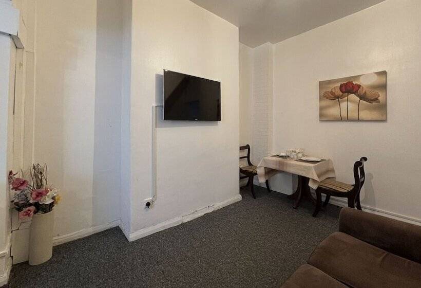 اقامتگاه Amazing And Immaculate 2 Bed House In Manchester