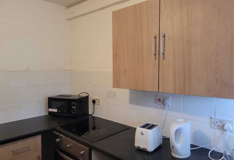 اقامتگاه Amazing And Immaculate 2 Bed House In Manchester