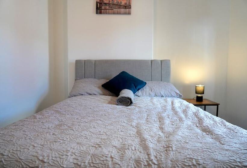 اقامتگاه Amazing And Immaculate 2 Bed House In Manchester