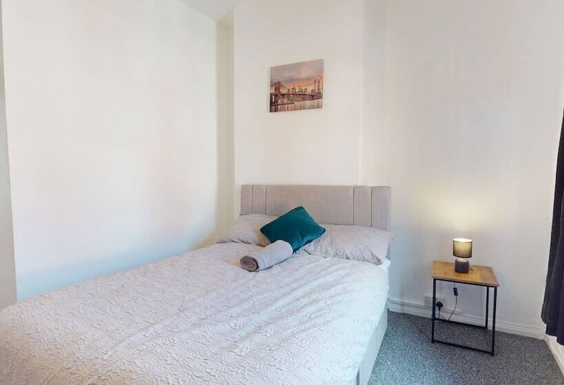 اقامتگاه Amazing And Immaculate 2 Bed House In Manchester
