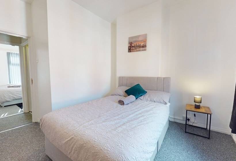 اقامتگاه Amazing And Immaculate 2 Bed House In Manchester