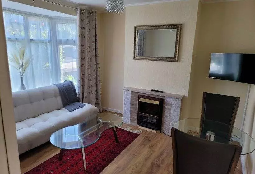 レジデンス Bright & Homely Apartment