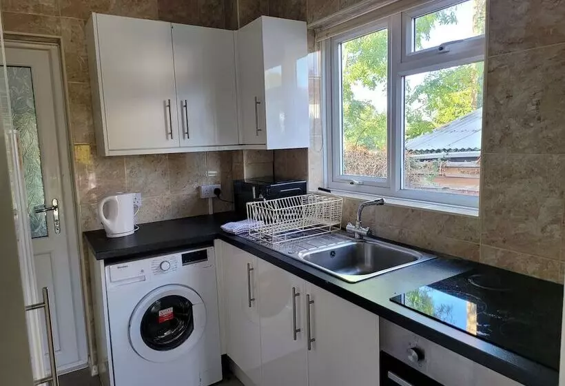 レジデンス Bright & Homely Apartment