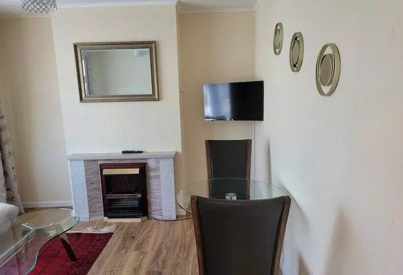 レジデンス Bright & Homely Apartment