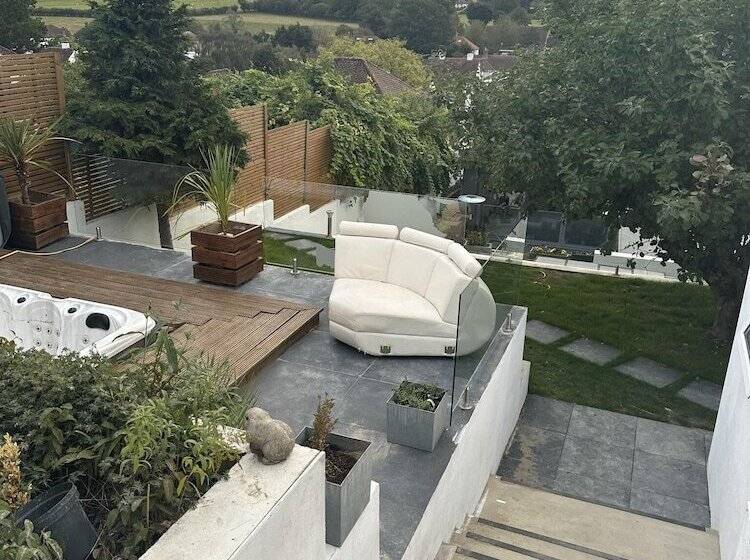 דירת נופש Captivating 4 Bed House In West Wickham