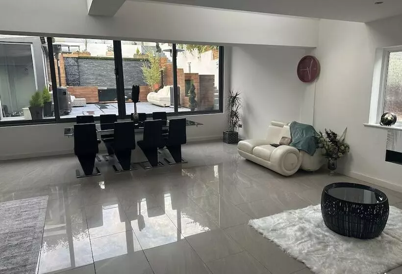 レジデンス Captivating 4 Bed House In West Wickham