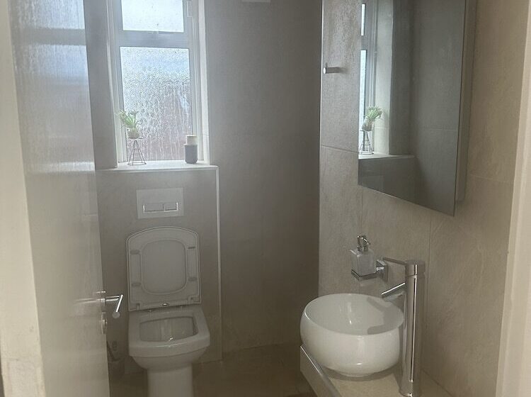 דירת נופש Captivating 4 Bed House In West Wickham