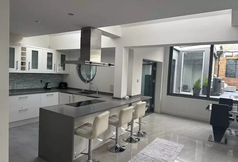レジデンス Captivating 4 Bed House In West Wickham