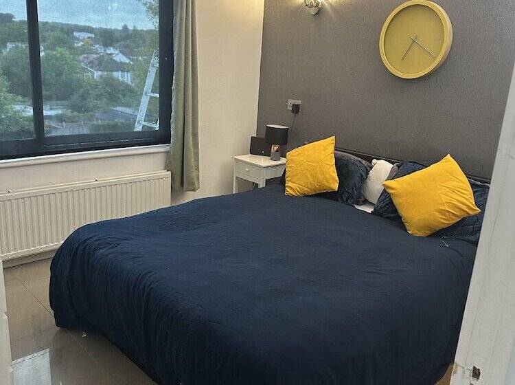 דירת נופש Captivating 4 Bed House In West Wickham