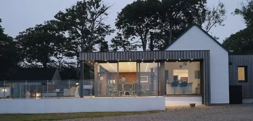 Residenssi Hollywood Vibes In Pembrokeshire