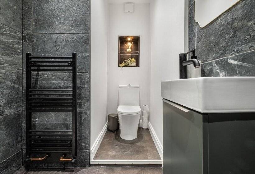 דירת נופש Immaculate 6 Bed House In Newcastle