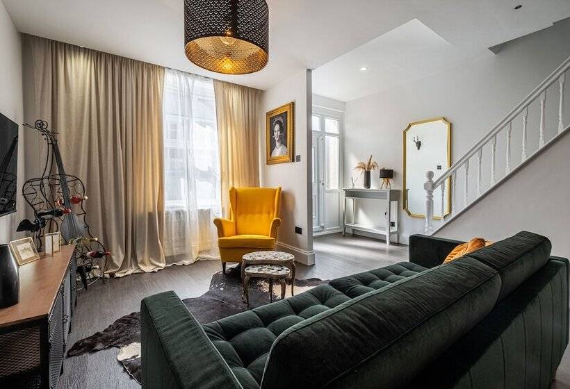 דירת נופש Immaculate 6 Bed House In Newcastle