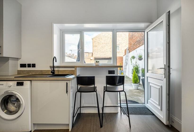 דירת נופש Immaculate 6 Bed House In Newcastle