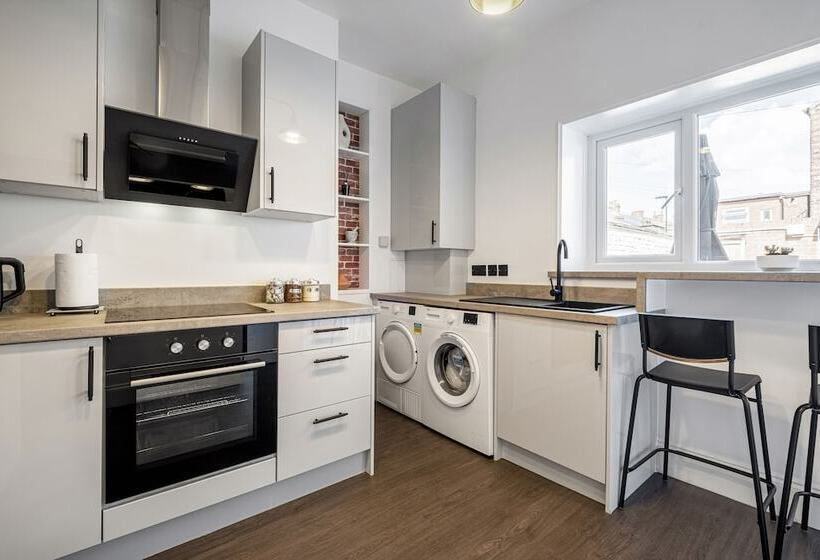 דירת נופש Immaculate 6 Bed House In Newcastle