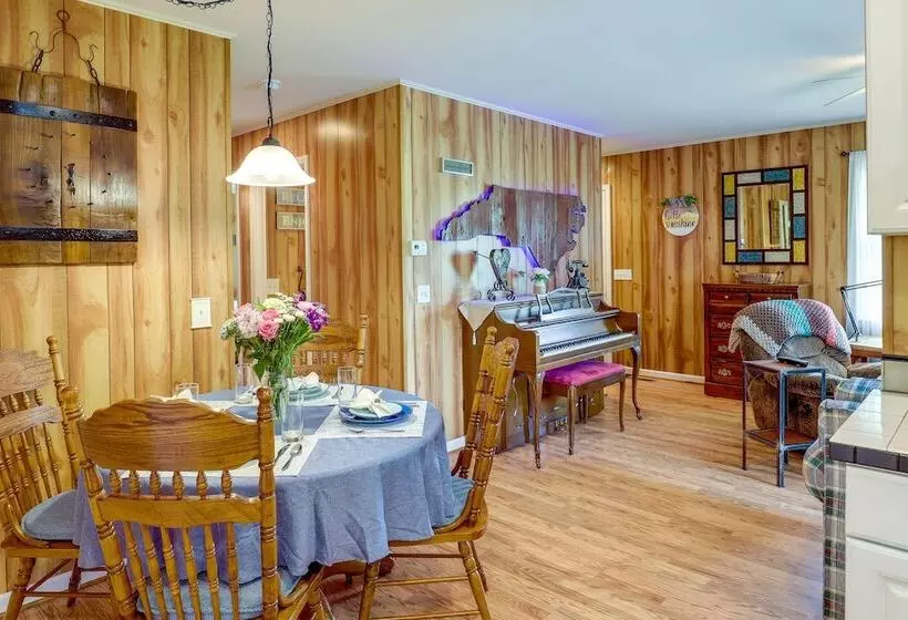 Riverfront North Carolina Abode W/ Deck & Fire Pit