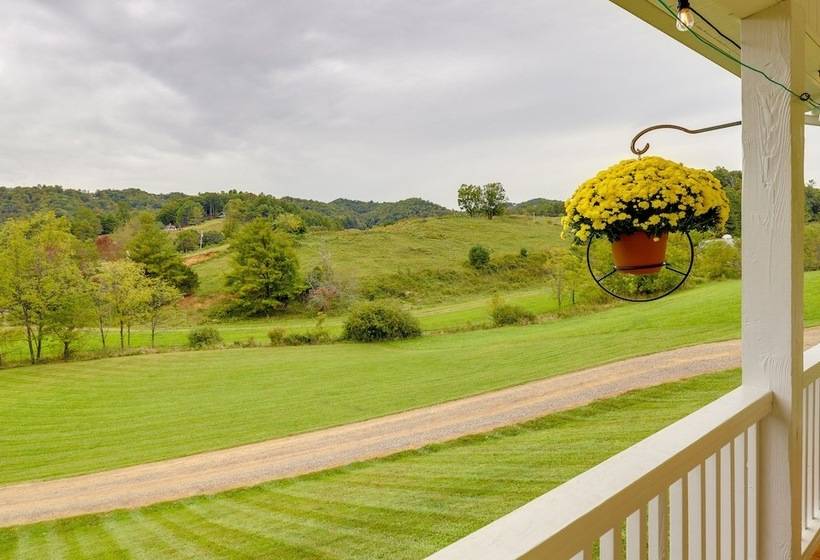 Riverfront North Carolina Abode W/ Deck & Fire Pit