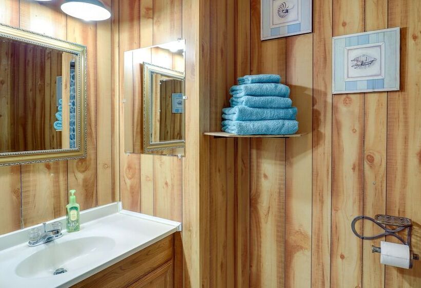 Riverfront North Carolina Abode W/ Deck & Fire Pit