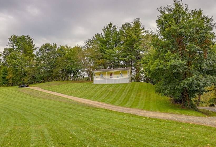 Riverfront North Carolina Abode W/ Deck & Fire Pit