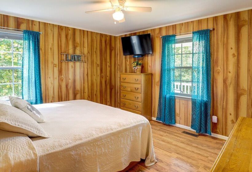 Riverfront North Carolina Abode W/ Deck & Fire Pit