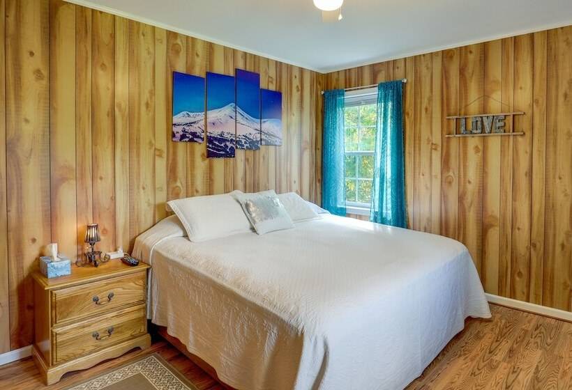 Riverfront North Carolina Abode W/ Deck & Fire Pit