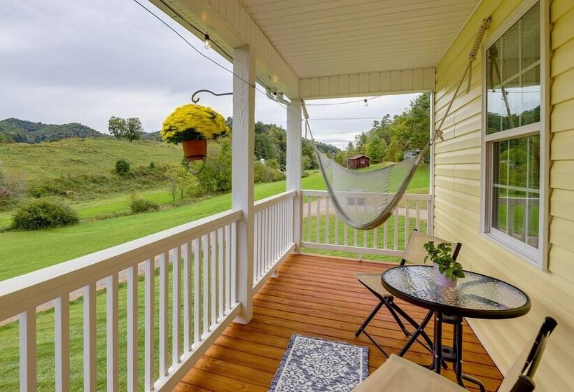 Riverfront North Carolina Abode W/ Deck & Fire Pit