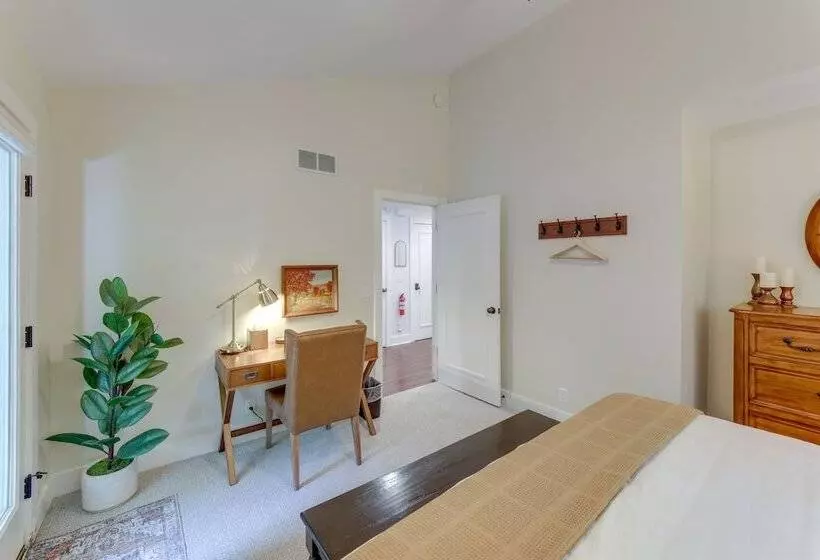 Riverwood: South Haven Retreat On 10 Acres