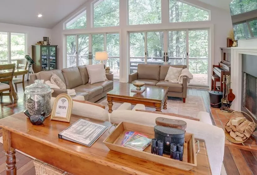 Riverwood: South Haven Retreat On 10 Acres