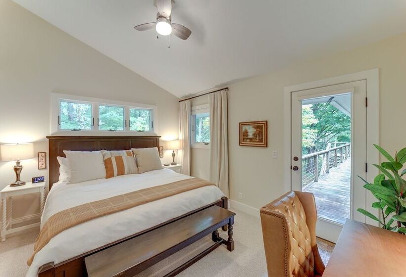 Riverwood: South Haven Retreat On 10 Acres