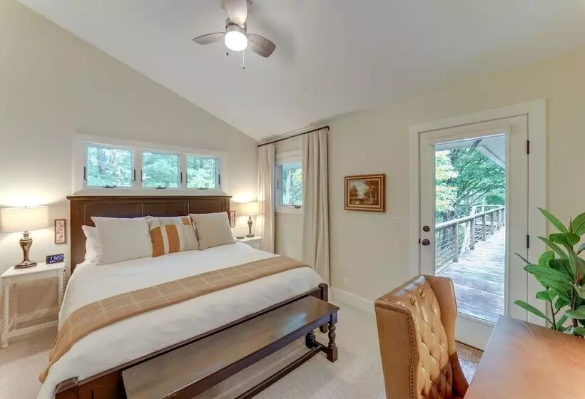 Riverwood: South Haven Retreat On 10 Acres