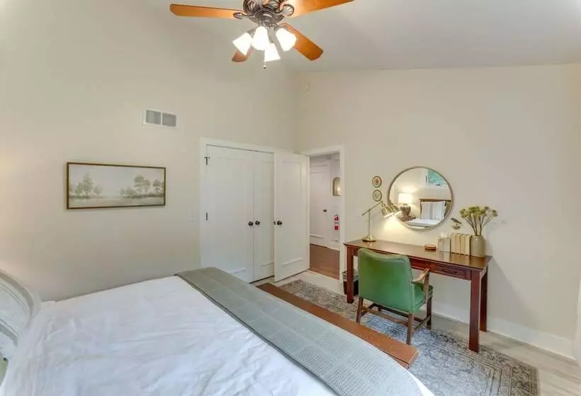 Riverwood: South Haven Retreat On 10 Acres