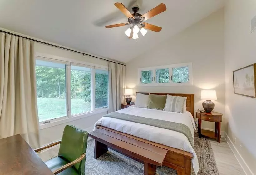 Riverwood: South Haven Retreat On 10 Acres