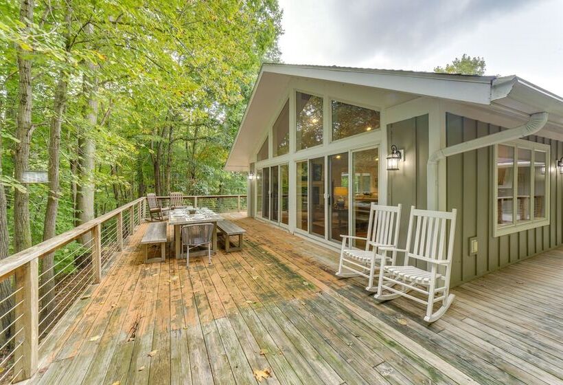 Riverwood: South Haven Retreat On 10 Acres