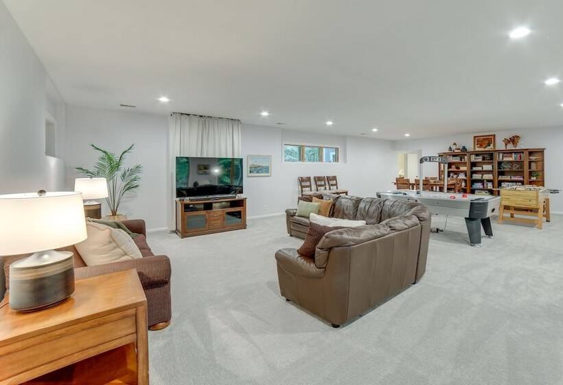 Riverwood: South Haven Retreat On 10 Acres