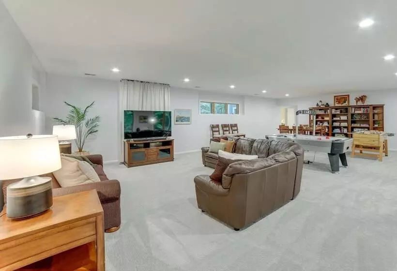 Riverwood: South Haven Retreat On 10 Acres