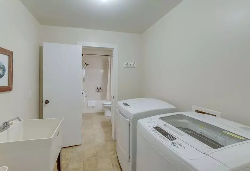 Riverwood: South Haven Retreat On 10 Acres