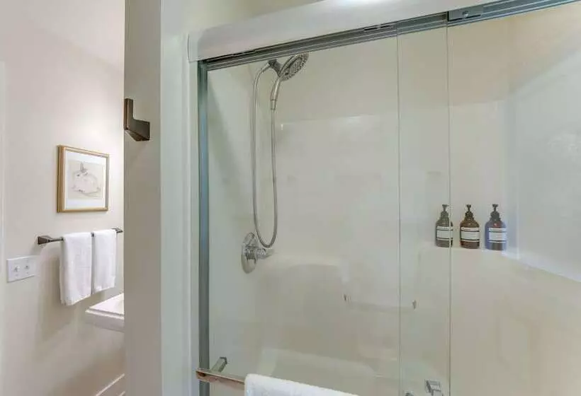 Riverwood: South Haven Retreat On 10 Acres