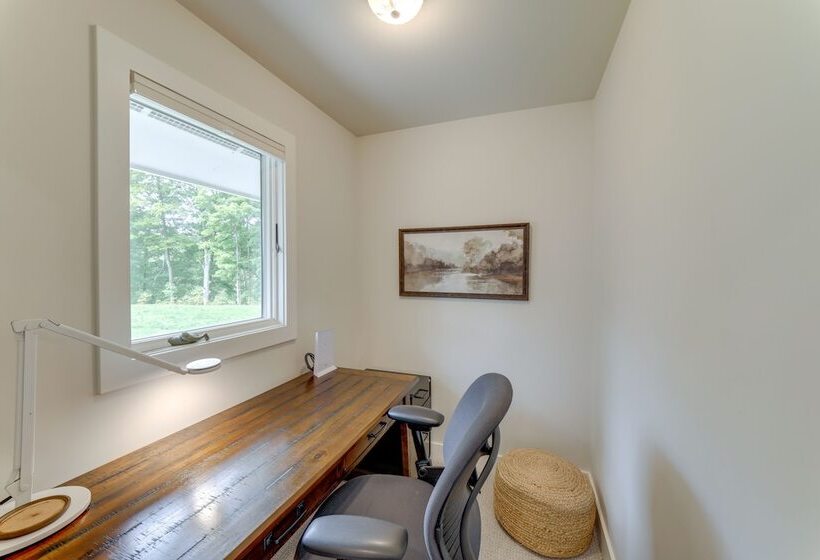 Riverwood: South Haven Retreat On 10 Acres