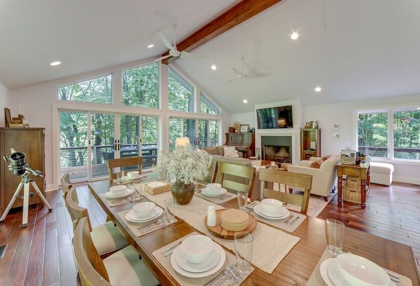 Riverwood: South Haven Retreat On 10 Acres