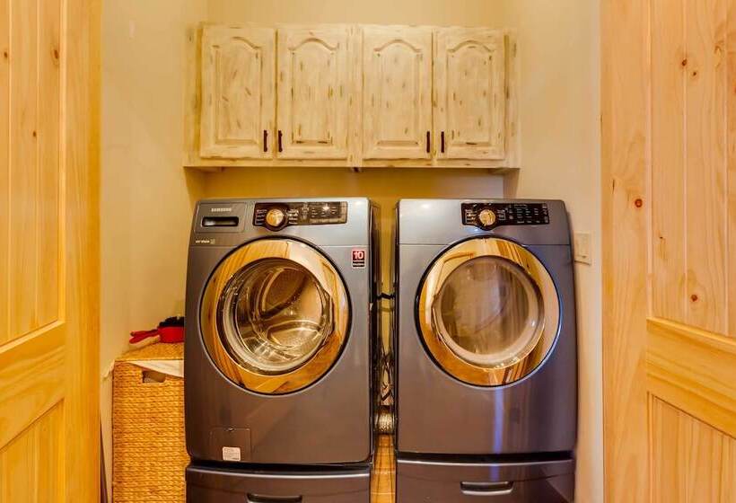 Hot Tub & Fire Pit: Idyllic Getaway In Angel Fire!