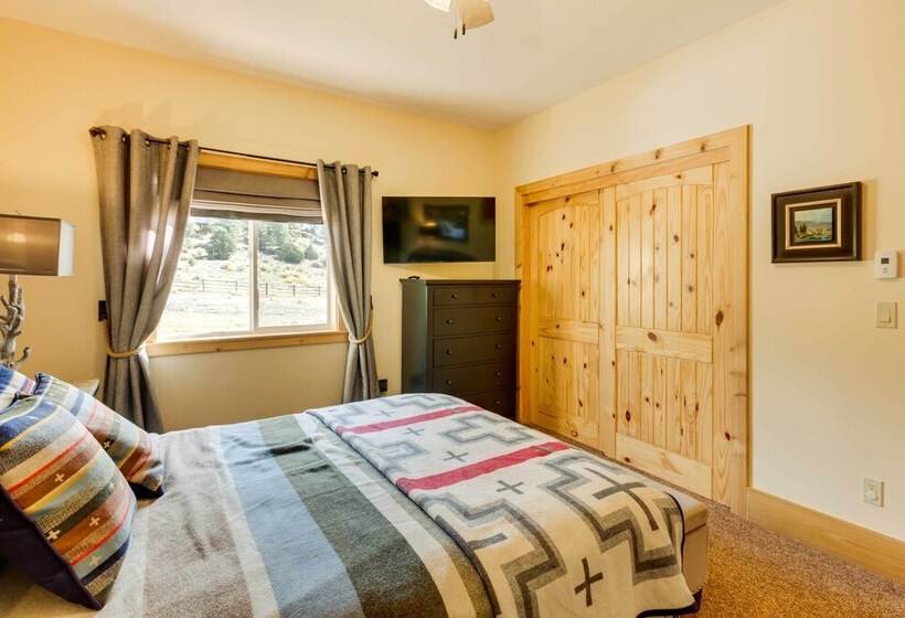 Hot Tub & Fire Pit: Idyllic Getaway In Angel Fire!