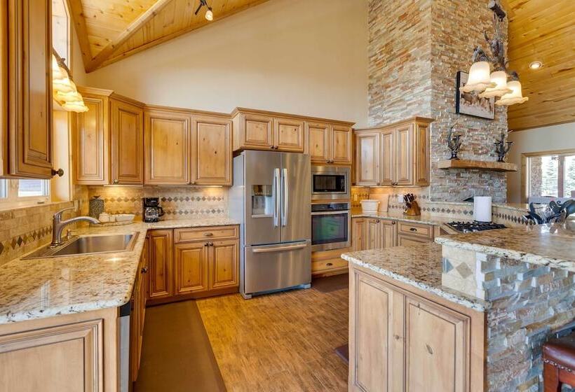 Hot Tub & Fire Pit: Idyllic Getaway In Angel Fire!