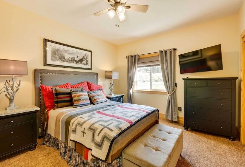 Hot Tub & Fire Pit: Idyllic Getaway In Angel Fire!