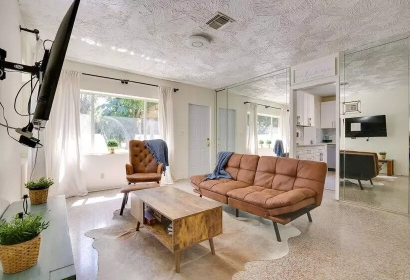 Steps To Deerfield Beach: Home W/ Private Patio!