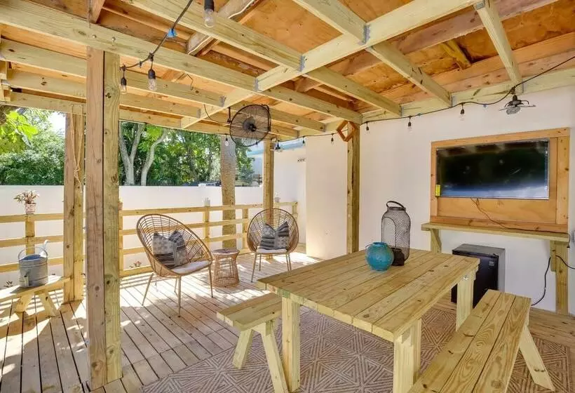 Steps To Deerfield Beach: Home W/ Private Patio!