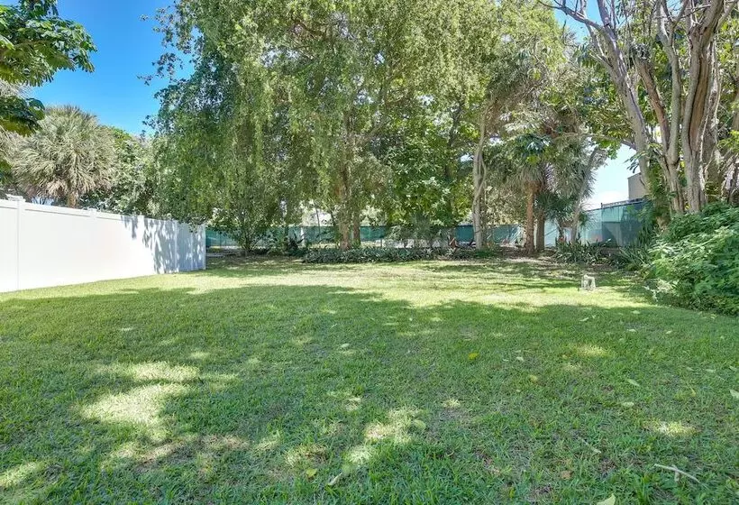 Steps To Deerfield Beach: Home W/ Private Patio!