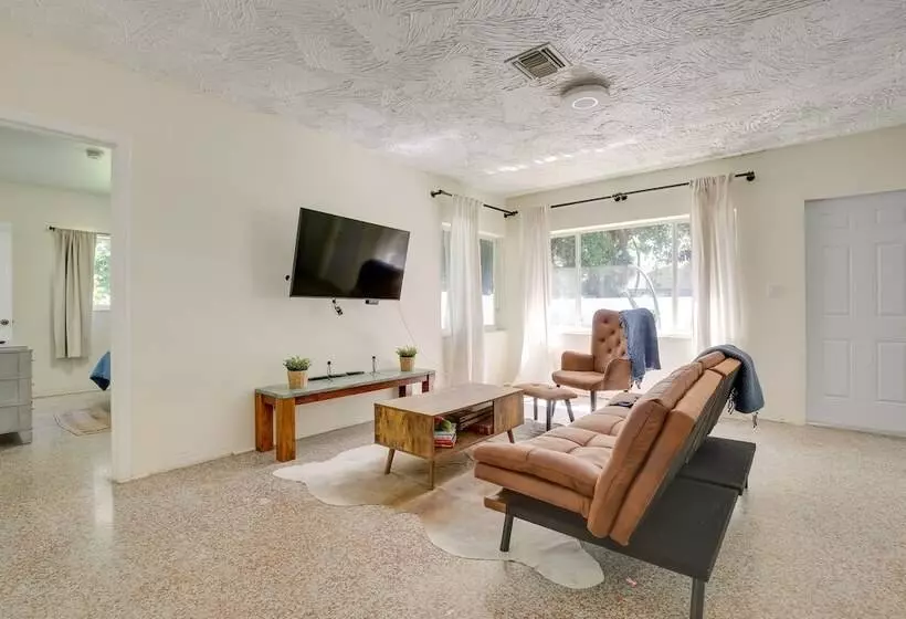 Steps To Deerfield Beach: Home W/ Private Patio!