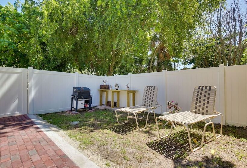 Steps To Deerfield Beach: Home W/ Private Patio!