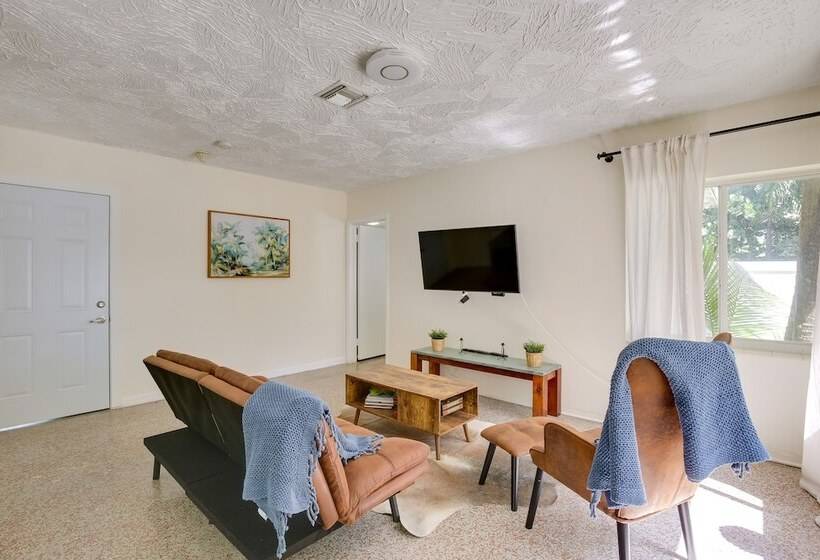 Steps To Deerfield Beach: Home W/ Private Patio!