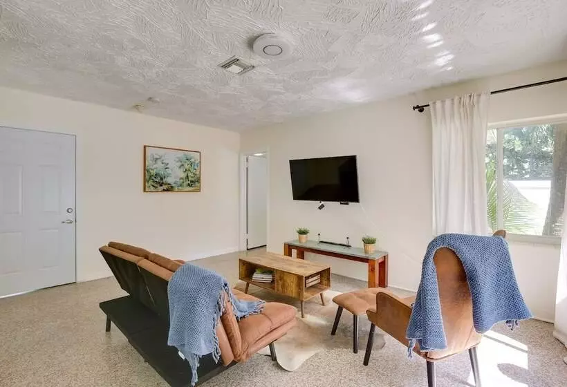 Steps To Deerfield Beach: Home W/ Private Patio!