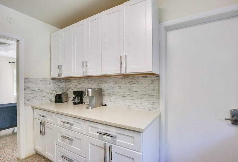 Steps To Deerfield Beach: Home W/ Private Patio!